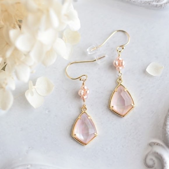 lovebird 桜ピンク 14kgf ピンクシェルと淡水パールのピアス